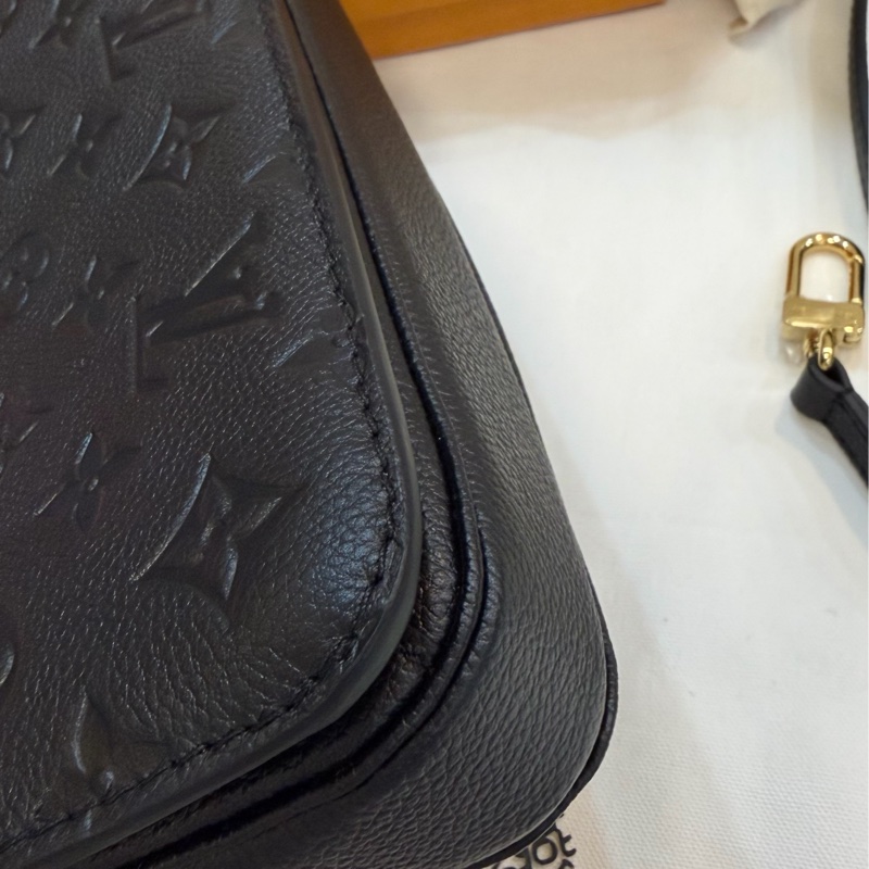 Lv全皮黑色mini小郵差-25