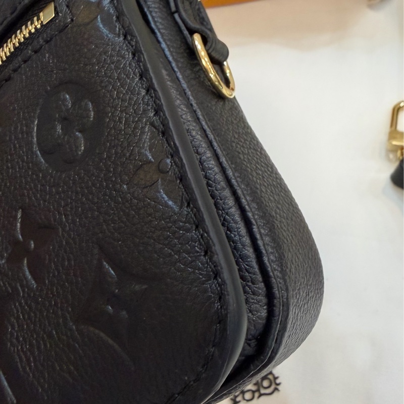 Lv全皮黑色mini小郵差-26