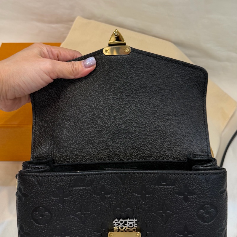 Lv全皮黑色mini小郵差-30