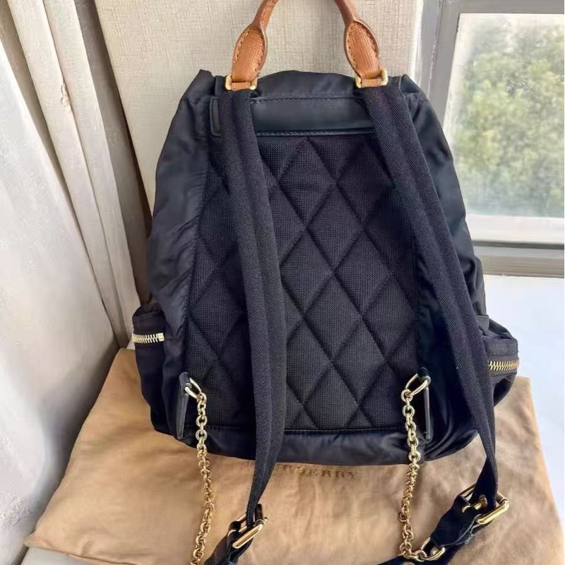BURBERRY 金扣尼龍抽繩後背包 28*42*15 98新配件 塵袋-1