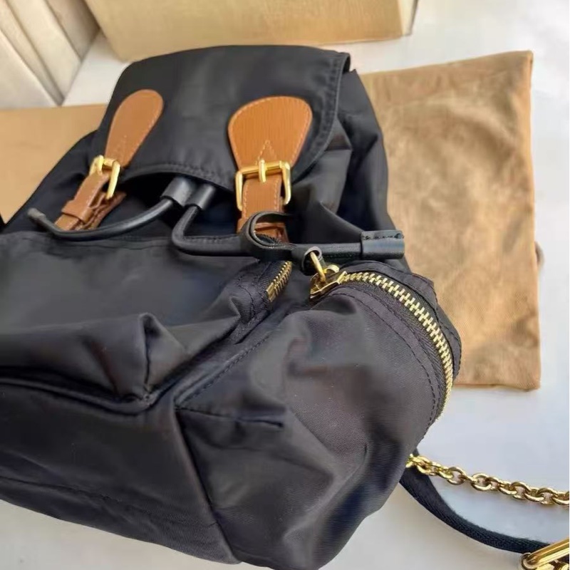 BURBERRY 金扣尼龍抽繩後背包 28*42*15 98新配件 塵袋-6