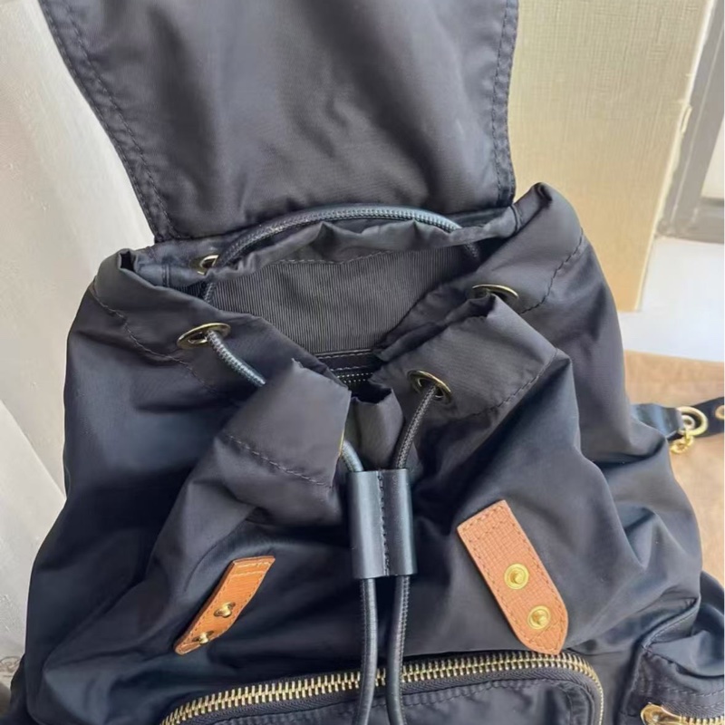 BURBERRY 金扣尼龍抽繩後背包 28*42*15 98新配件 塵袋-8