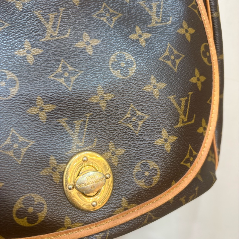 Lv老花 字紋 肚臍 單背包-1