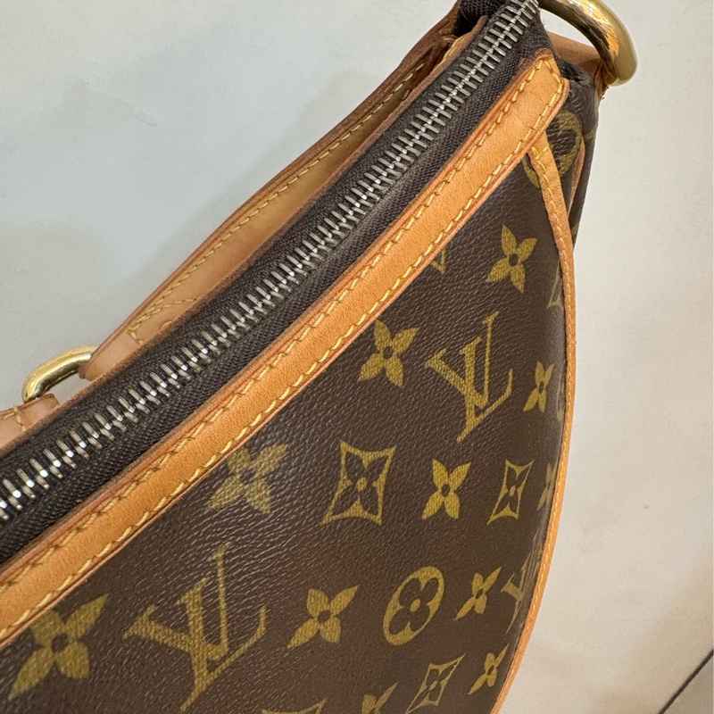 Lv老花 字紋 肚臍 單背包-2