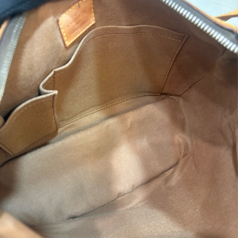 Lv老花 字紋 肚臍 單背包-8