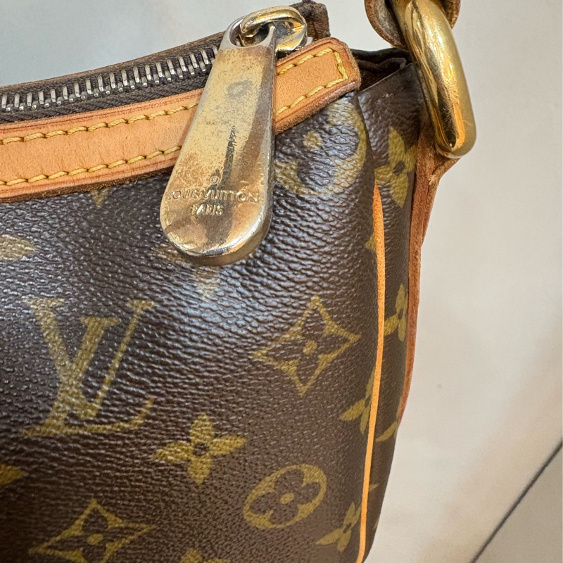 Lv老花 字紋 肚臍 單背包-9