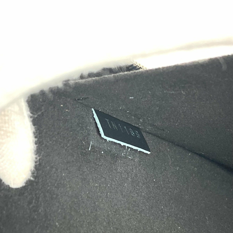 路易威登 M68198 Epi 皮革 LV Circle Pochette Jour GM 手拿包，L 型拉鍊，男女皆宜，黑色。-15