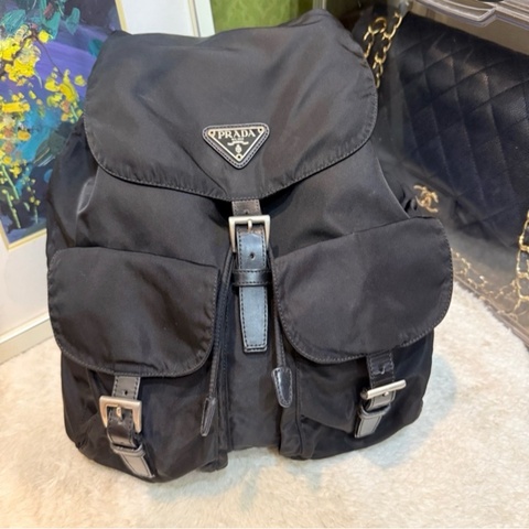 磁扣款！專櫃7萬9！不錯的9新✨超好用的Prada降落傘🖤黑色尼龍 後背包 超輕 耐用 耐磨 防潑水