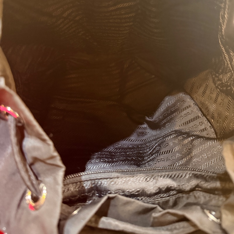磁扣款！專櫃7萬9！不錯的9新✨超好用的Prada降落傘🖤黑色尼龍 後背包 超輕 耐用 耐磨 防潑水-28