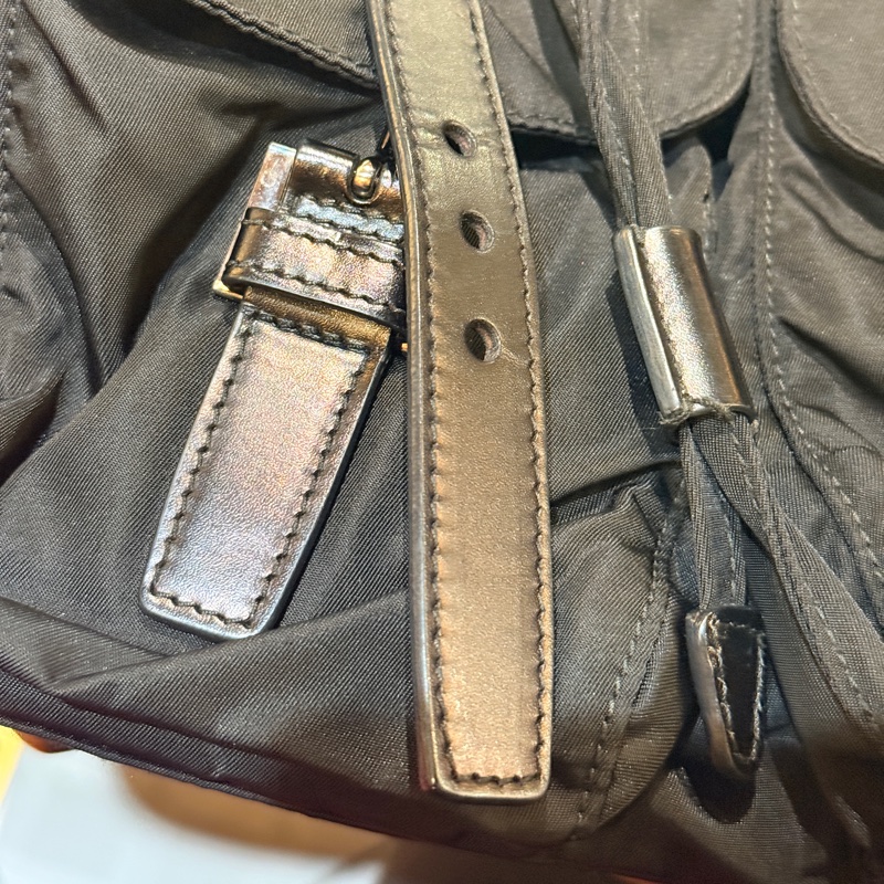 磁扣款！專櫃7萬9！不錯的9新✨超好用的Prada降落傘🖤黑色尼龍 後背包 超輕 耐用 耐磨 防潑水-32