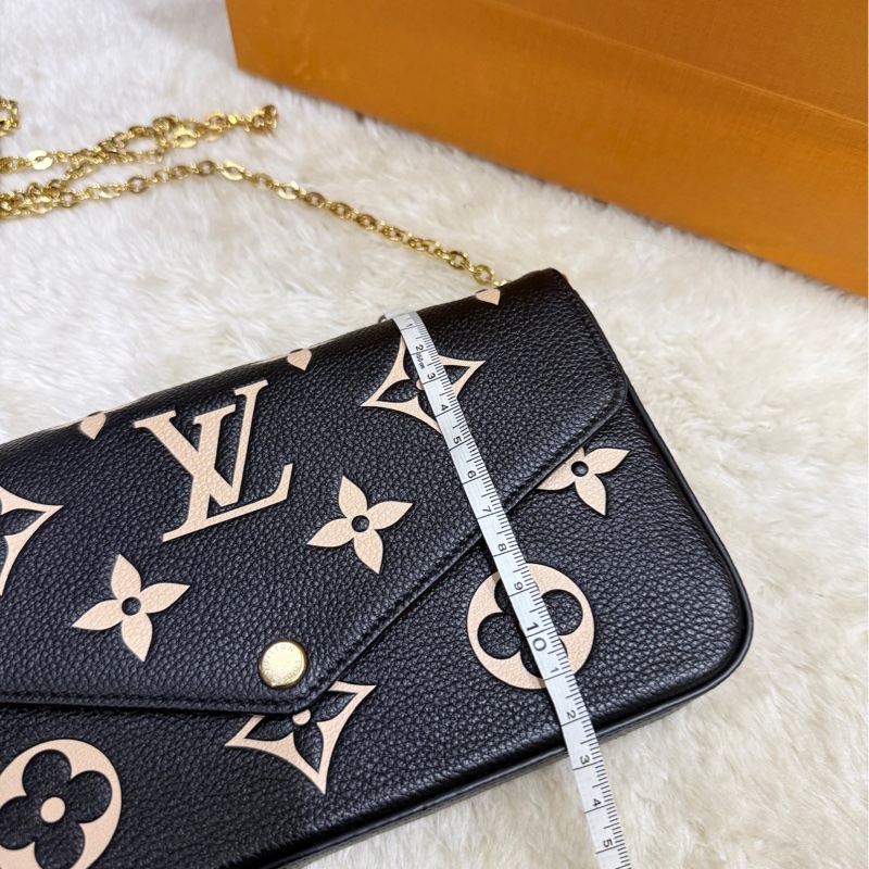 LV 很好用的款 晶片款 牛皮斜揹包 黑色牛皮 拼色 斜背包 櫃上更貴的拼色款-9