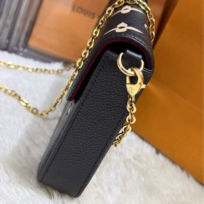 LV 很好用的款 晶片款 牛皮斜揹包 黑色牛皮 拼色 斜背包 櫃上更貴的拼色款-17