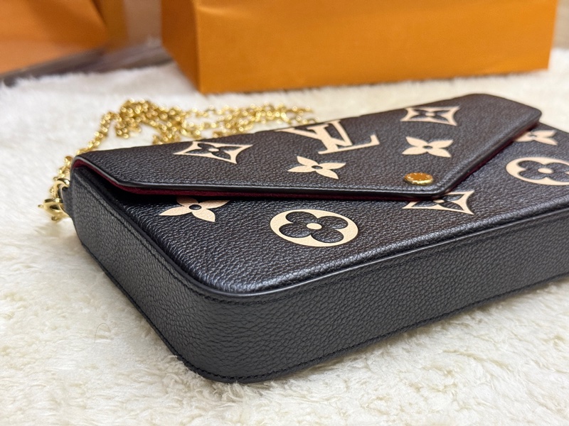 LV 很好用的款 晶片款 牛皮斜揹包 黑色牛皮 拼色 斜背包 櫃上更貴的拼色款-18