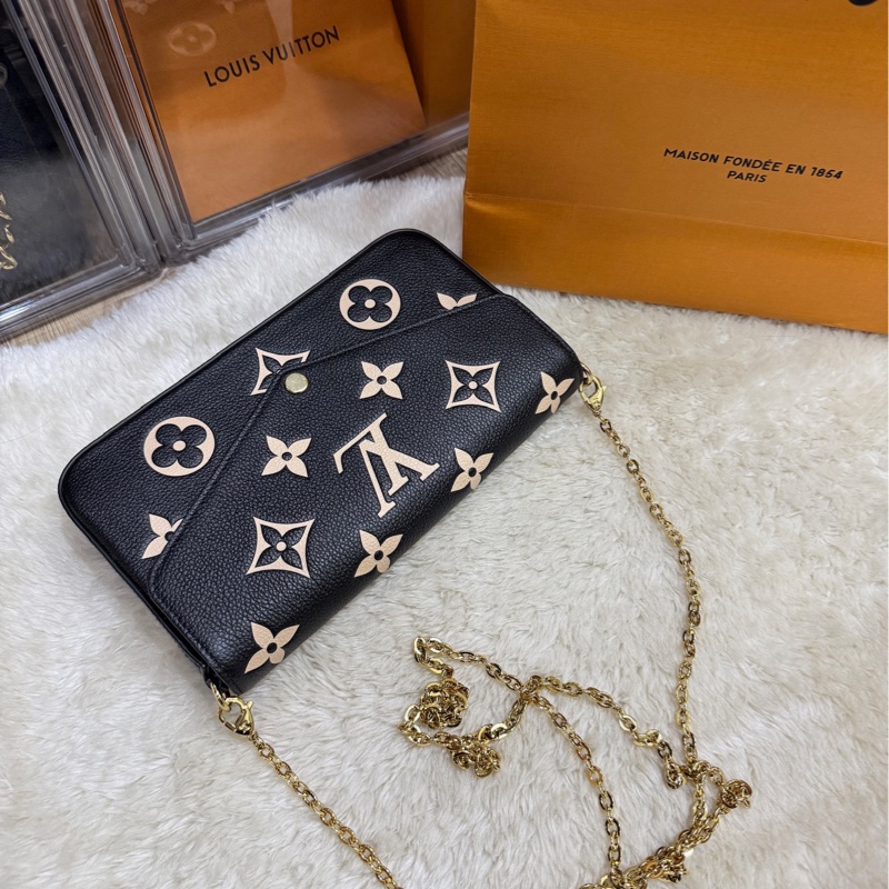 LV 很好用的款 晶片款 牛皮斜揹包 黑色牛皮 拼色 斜背包 櫃上更貴的拼色款-24