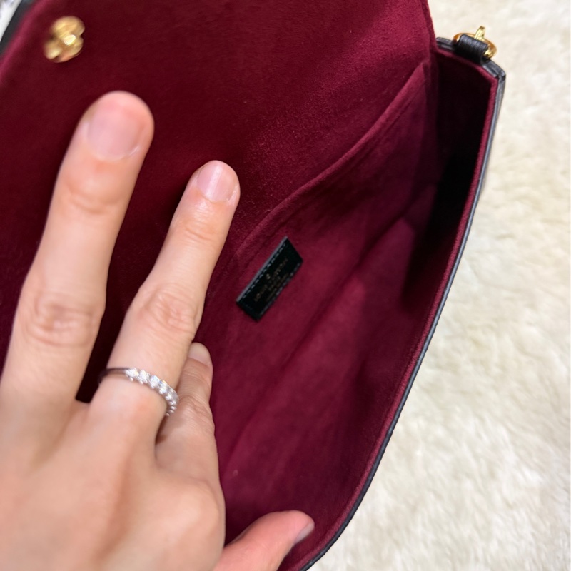 LV 很好用的款 晶片款 牛皮斜揹包 黑色牛皮 拼色 斜背包 櫃上更貴的拼色款-27