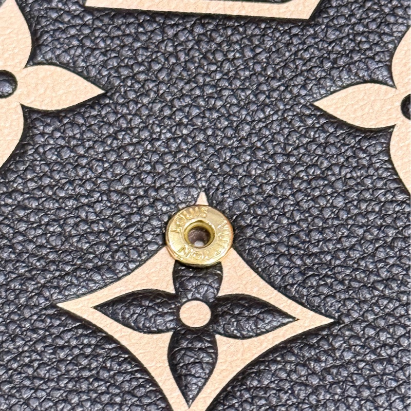 LV 很好用的款 晶片款 牛皮斜揹包 黑色牛皮 拼色 斜背包 櫃上更貴的拼色款-30