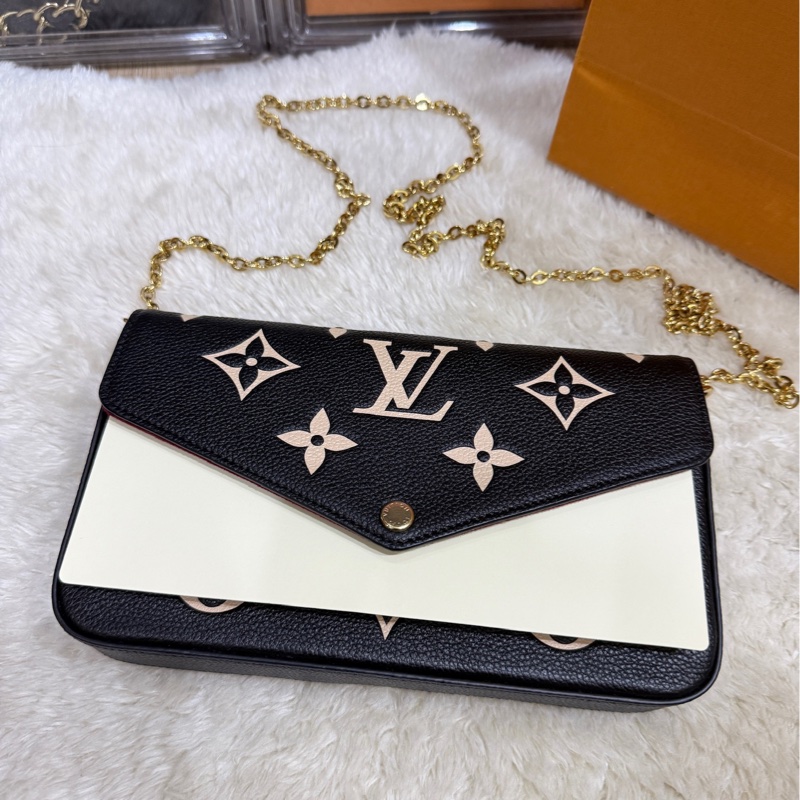 LV 很好用的款 晶片款 牛皮斜揹包 黑色牛皮 拼色 斜背包 櫃上更貴的拼色款-35