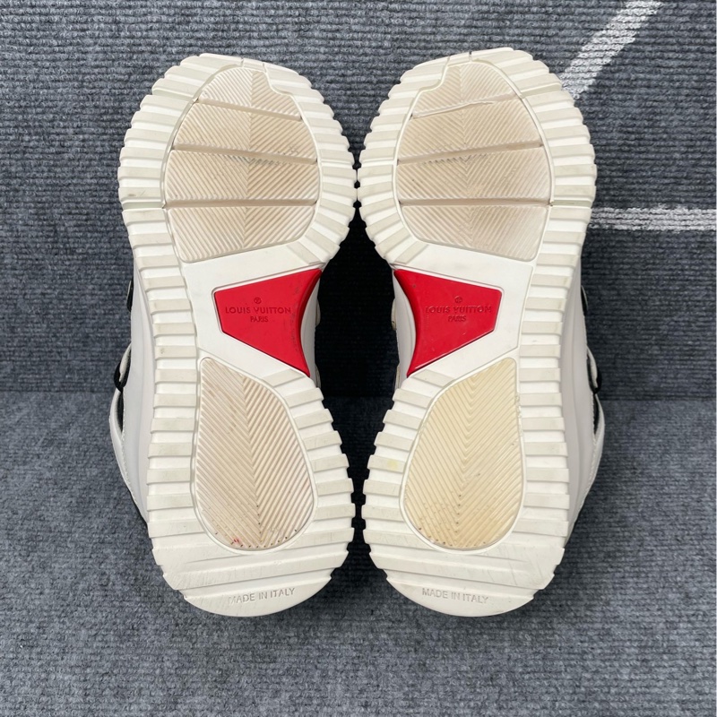 97新  LV 黑白色皮面運動鞋  40碼-7