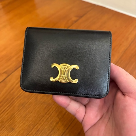 CELINE 黑亮皮凱旋門LOGO釦式短夾