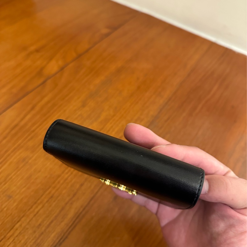 CELINE 黑亮皮凱旋門LOGO釦式短夾-10