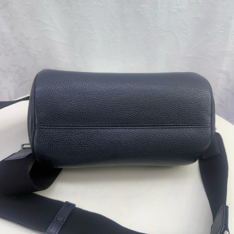 Christian Dior Atelier 圓桶包.. 適合男女使用-2