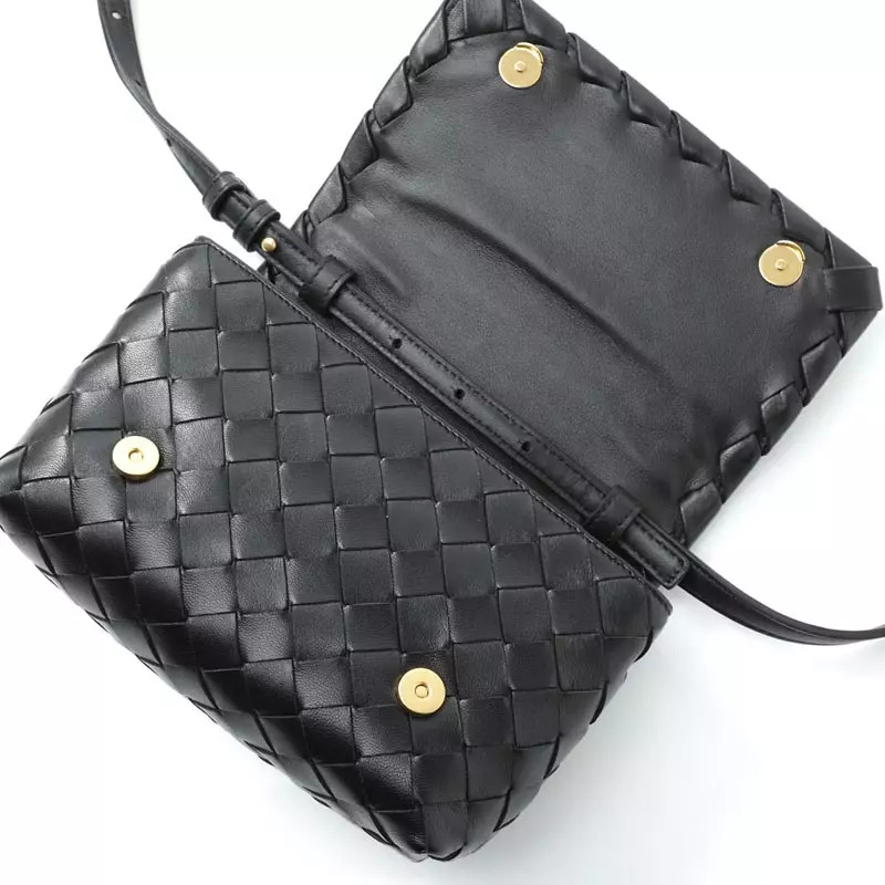 BOTTEGA VENETA Intrecciato 迷你包 609412 黑色-8