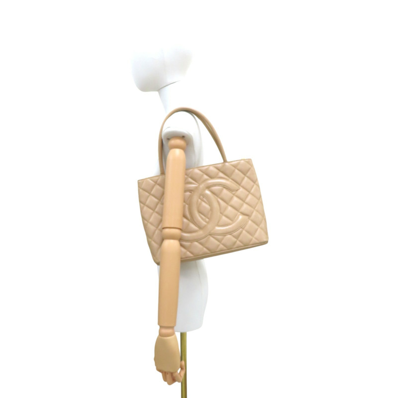 駱駝色 菱格紋 荔枝牛皮 Medallion 復刻版手提包【CHANEL 香奈兒】 A01804-9