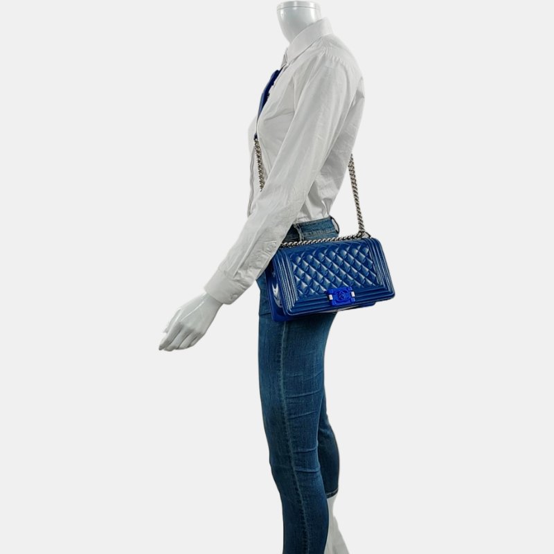 CHANEL BOY CHANEL中號藍色漆皮菱格紋絎縫斜挎包單肩包銀色五金20開可拆卸肩帶-1