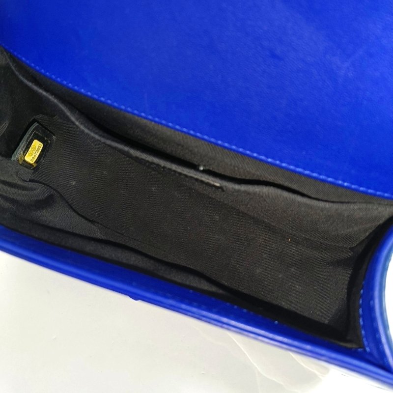 CHANEL BOY CHANEL中號藍色漆皮菱格紋絎縫斜挎包單肩包銀色五金20開可拆卸肩帶-6