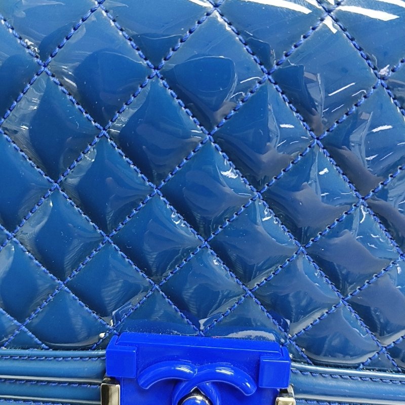 CHANEL BOY CHANEL中號藍色漆皮菱格紋絎縫斜挎包單肩包銀色五金20開可拆卸肩帶-11