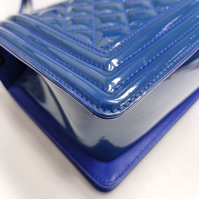 CHANEL BOY CHANEL中號藍色漆皮菱格紋絎縫斜挎包單肩包銀色五金20開可拆卸肩帶-15