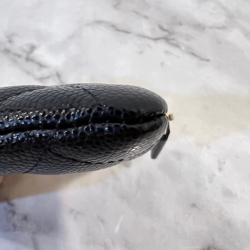 Chanel 黑荔枝牛皮淡金釦5卡ㄇ拉零錢包-6