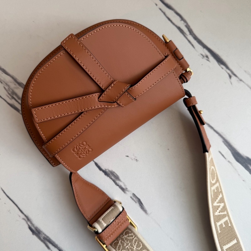 Loewe焦糖色Mini Gate Dual bag斜背包-5