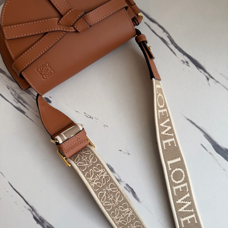 Loewe焦糖色Mini Gate Dual bag斜背包-15