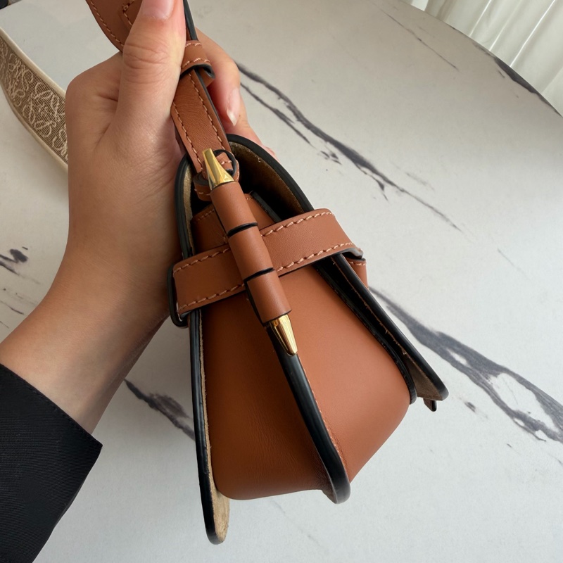 Loewe焦糖色Mini Gate Dual bag斜背包-16
