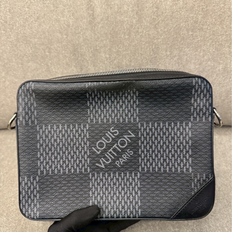 LV棋盤格三合一郵差包-3