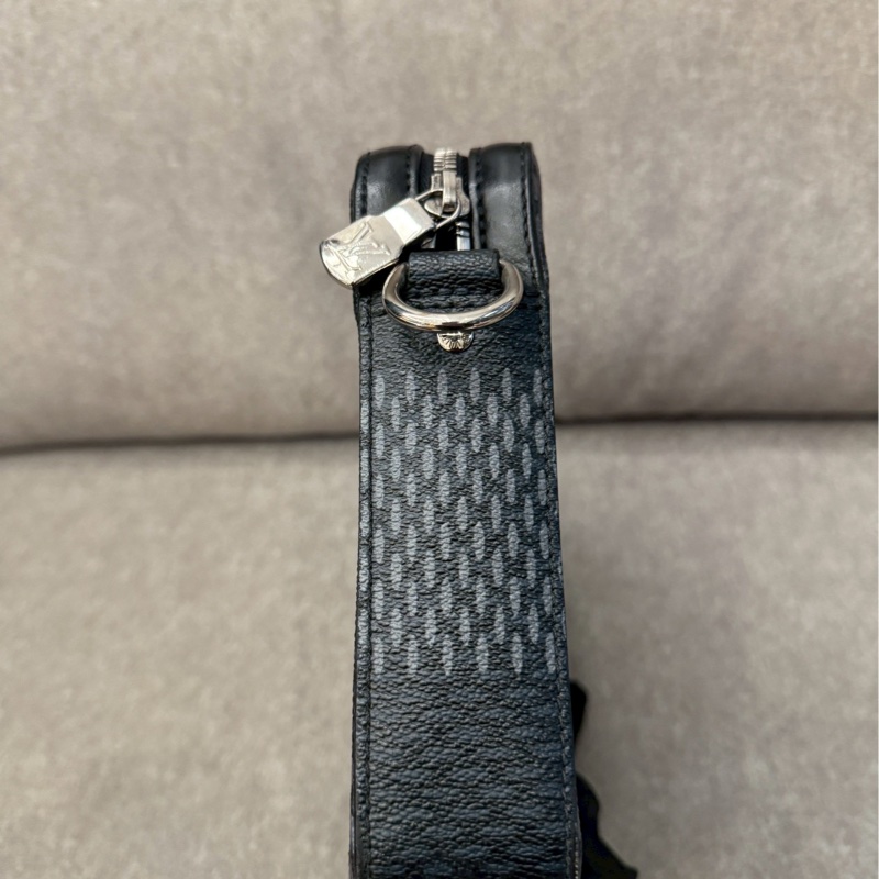 LV棋盤格三合一郵差包-4