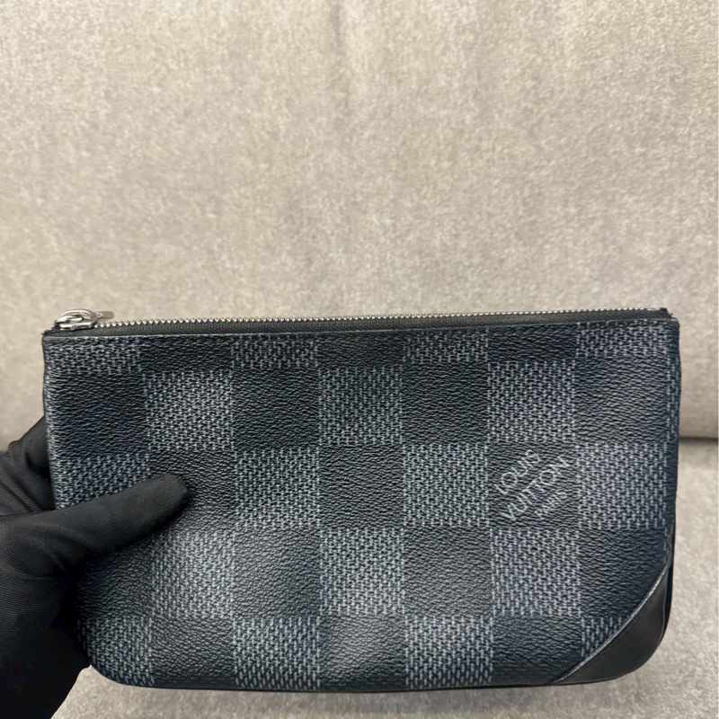 LV棋盤格三合一郵差包-5