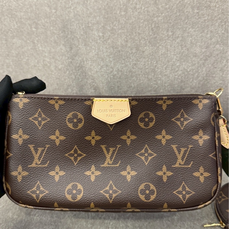 LV綠背帶老花三合一斜背包-1