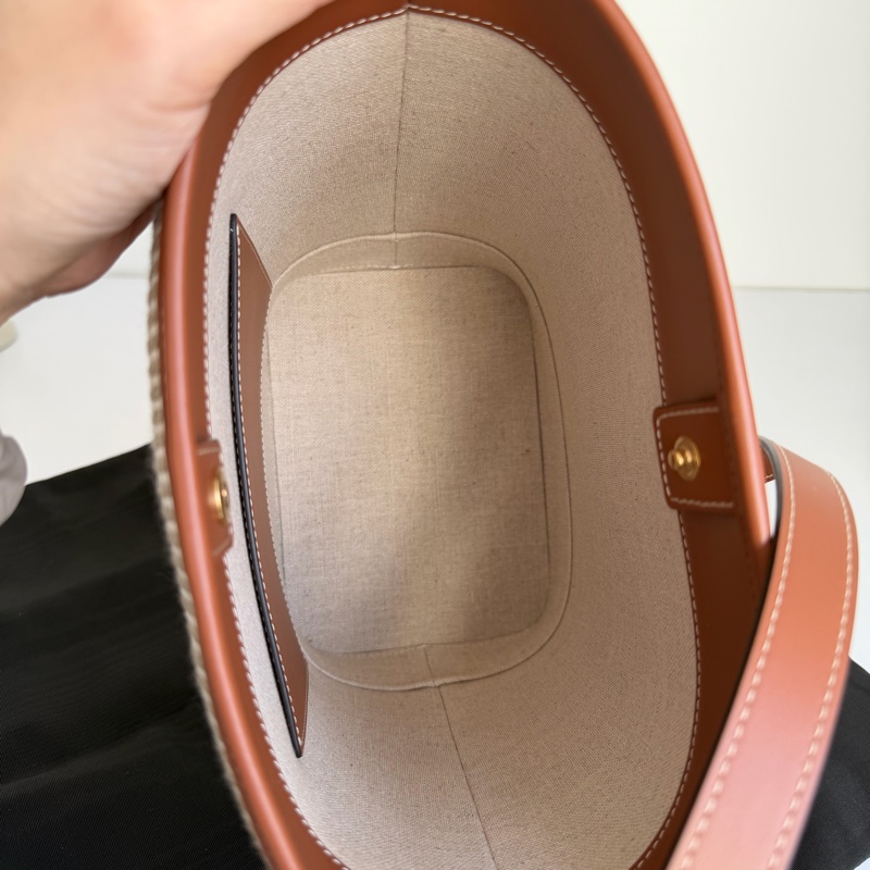 CELINE浮雕水桶包-8