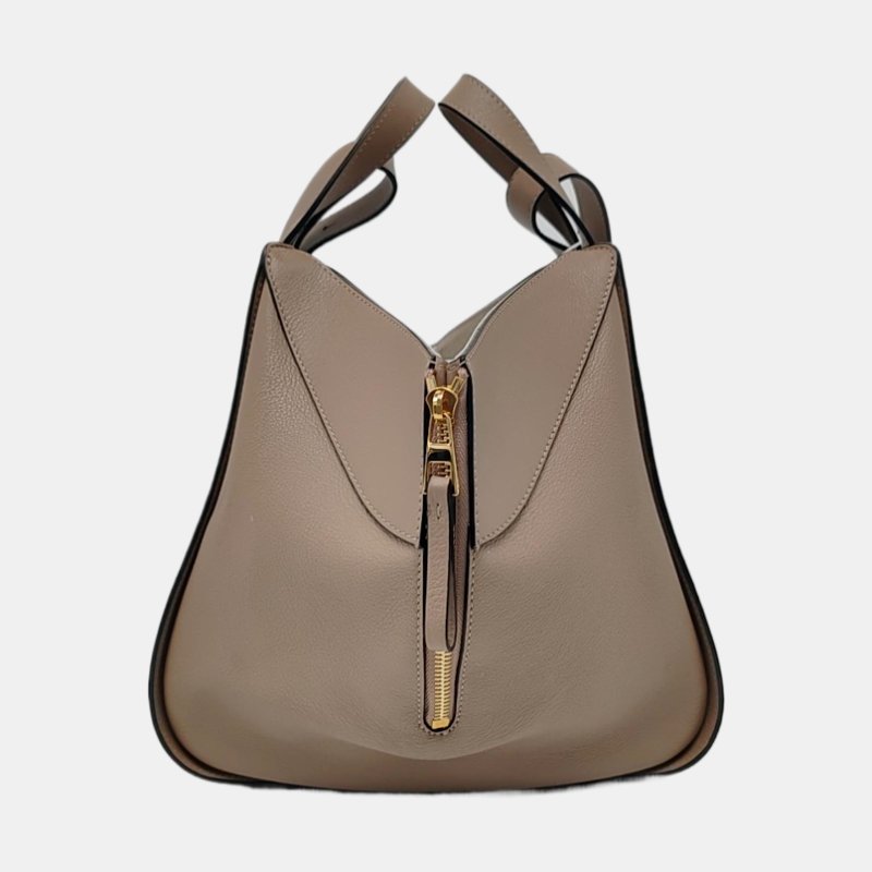 LOEWE Hammock 小號卡其色牛皮壓紋吊床包單肩包金色五金可拆卸肩帶-3