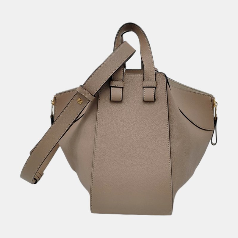 LOEWE Hammock 小號卡其色牛皮壓紋吊床包單肩包金色五金可拆卸肩帶-4