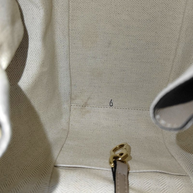 LOEWE Hammock 小號卡其色牛皮壓紋吊床包單肩包金色五金可拆卸肩帶-11