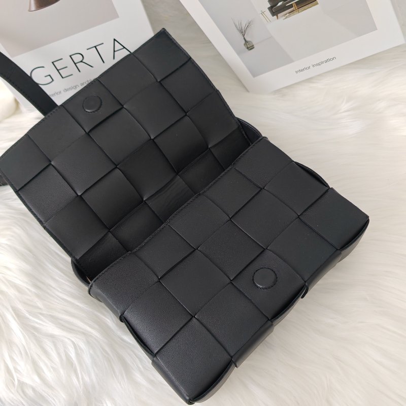 Bottega Veneta Cassette 黑色 編織 羊皮 中號 十五格 編織包-4