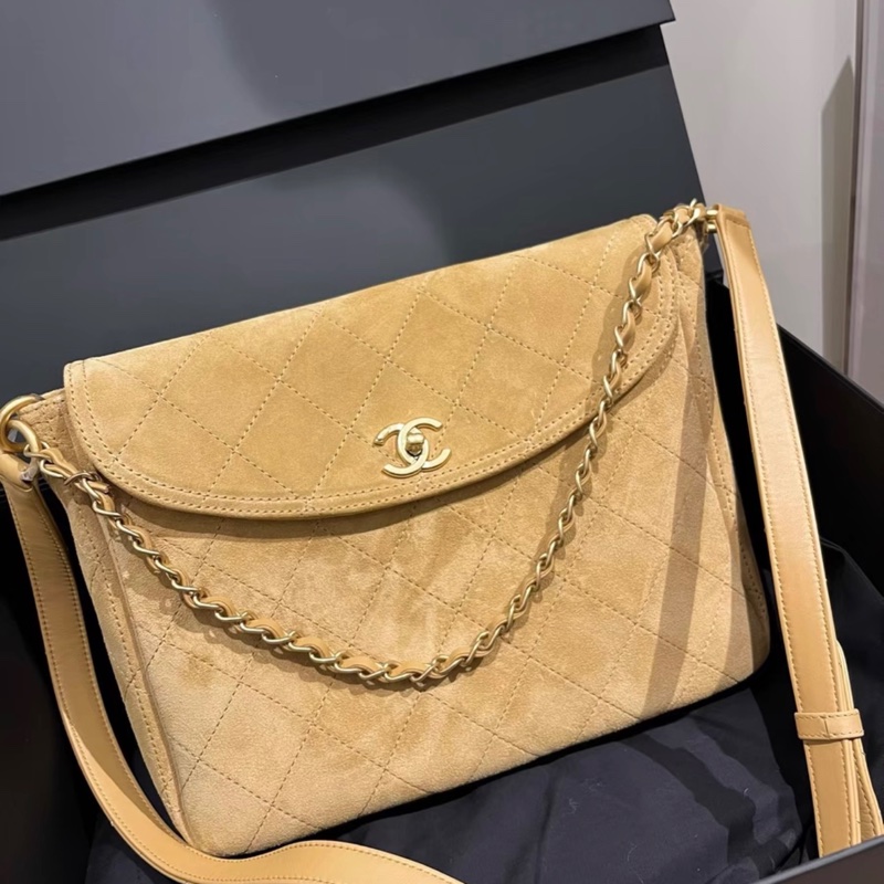 Chanel香奈兒26C春夏限定麂皮小號黃色郵差包-1