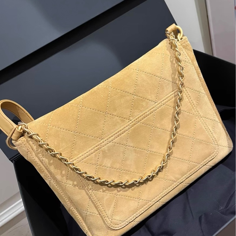 Chanel香奈兒26C春夏限定麂皮小號黃色郵差包-3