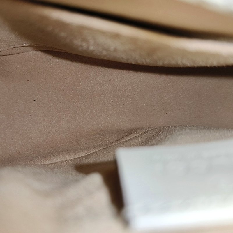 GUCCI GG Marmont迷你白色牛皮絎縫波浪紋單肩包手提包斜挎包金色五金可拆卸肩帶-6