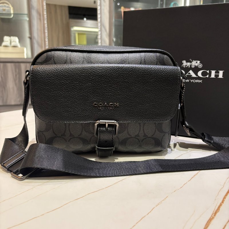*SHIHNA名牌精品* COACH 男款緹花LOGO防刮拉鍊斜背包-0