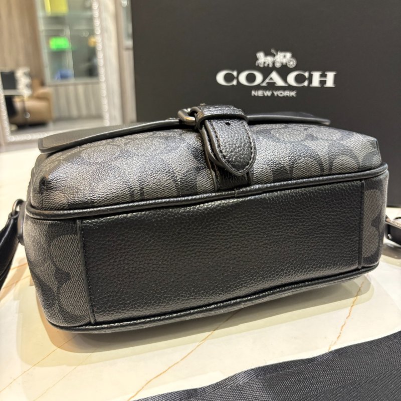*SHIHNA名牌精品* COACH 男款緹花LOGO防刮拉鍊斜背包-4