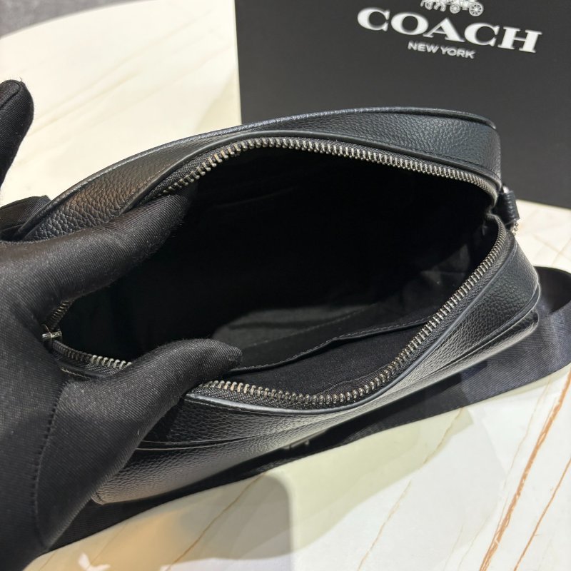 *SHIHNA名牌精品* COACH 男款緹花LOGO防刮拉鍊斜背包-6